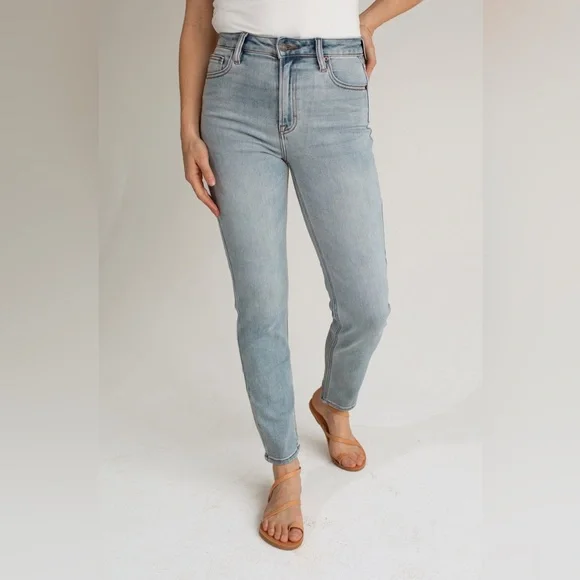 Carly Jeans Brooke Slim Straight Leg Jeans women’s sz 7 Light Wash stretch nwt - Picture 2 of 16